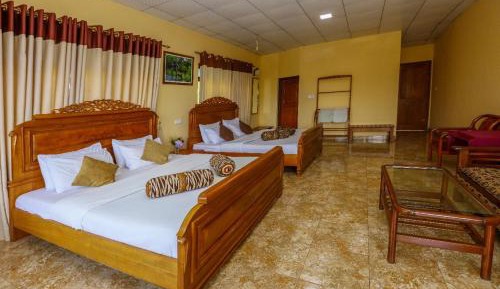 Family Room with Mountain View