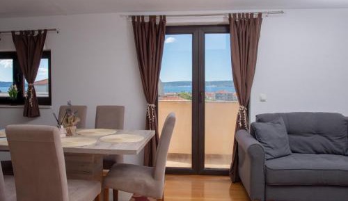 Three-Bedroom Apartment with Balcony