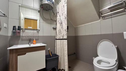 Standard Twin Room with Shared Bathroom