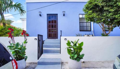 One-Bedroom Loft Apartment with One Queen Bed