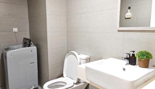 Deluxe One-Bedroom Apartment with Garden View