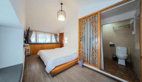 Deluxe Double Room with Shower