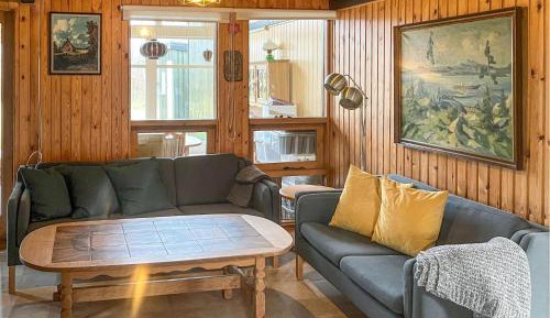 One-Bedroom Holiday Home