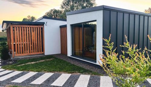 One-Bedroom Apartment with Lake View