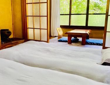 Standard Twin Room with Shared Bathroom