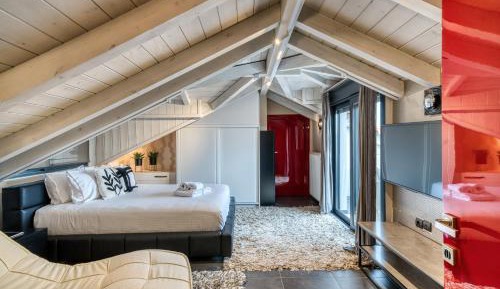 One-Bedroom Loft Apartment with Balcony