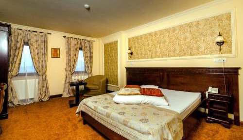 Apartment with Mountain View