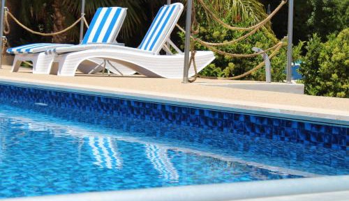 Bungalow with Garden View