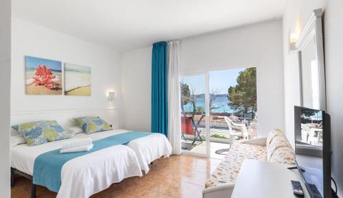 Triple Room with Balcony and Sea View