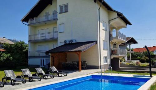 Five Bedroom Holiday Home