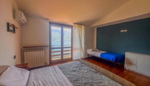 One-Bedroom Apartment with Lake View