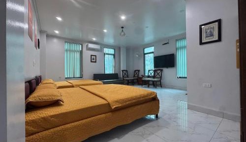 Quadruple Room with Shared Bathroom