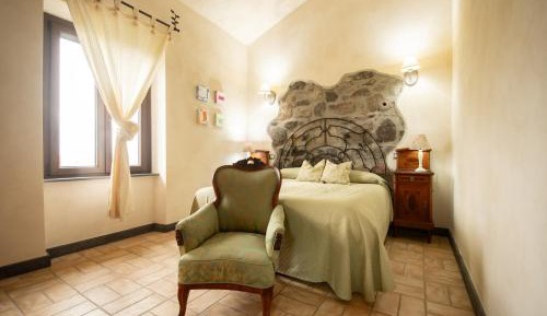 One-Bedroom Apartment with Garden View