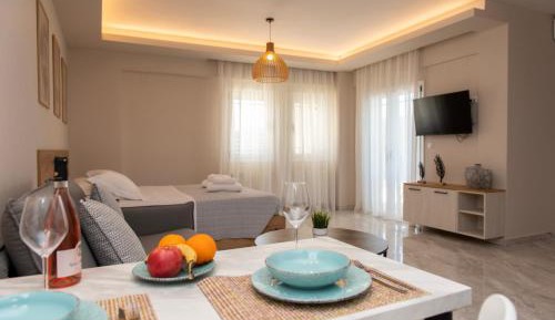 One-Bedroom Apartment with Sea View and Balcony