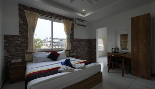 King Studio with Sofa Bed