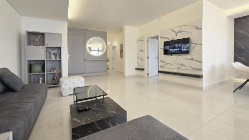 Apartment with Pool View 