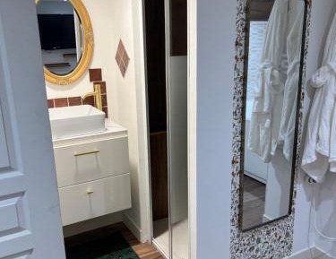 Studio with Spa Bath