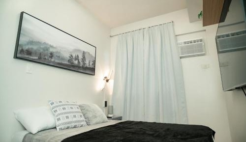 Apartment with Mountain View