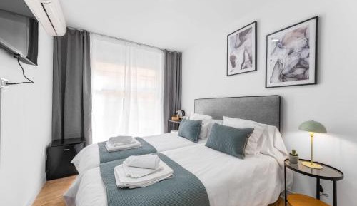 Standard Double Room with Shared Bathroom