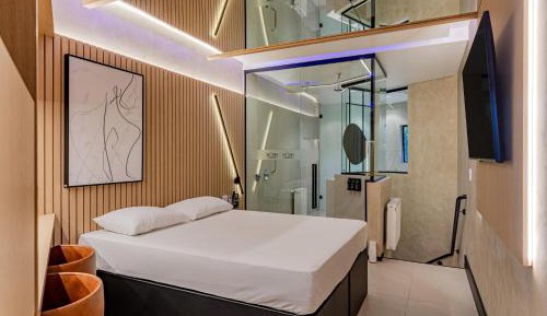 Queen Suite with Spa Bath