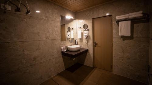 Premium Family Room with valley and Balcony 