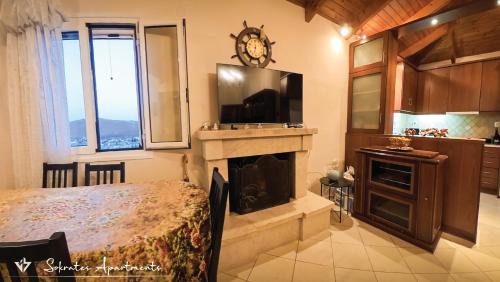 Three-Bedroom Apartment with Mountain View