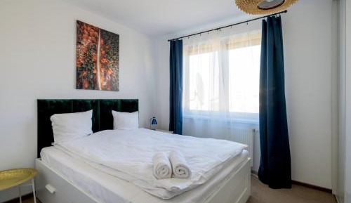 One-Bedroom Apartment with Balcony