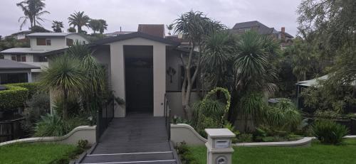 Deluxe Double Room (2 Adults + 1 Child)