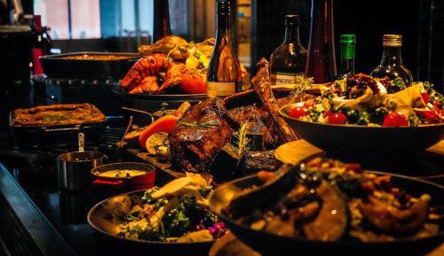 [BUFFET AND BED] Creator Twin with Dinner Buffet for 2 people, Free cocktail for 2 people