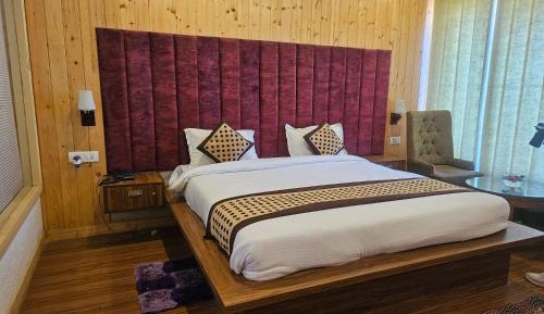 Standard Twin Room with Mountain View