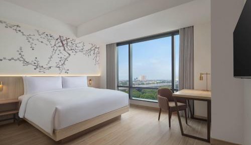 Fairfield King Suite