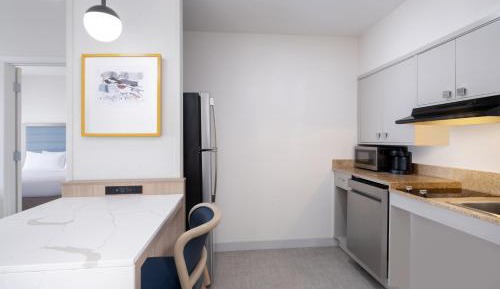 King Suite with Accessible Tub - Mobility and Hearing Access/Non-Smoking