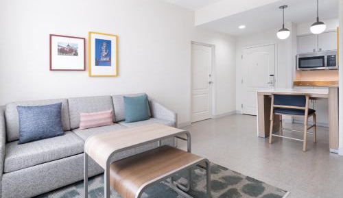 One-Bedroom King Suite - Non-Smoking