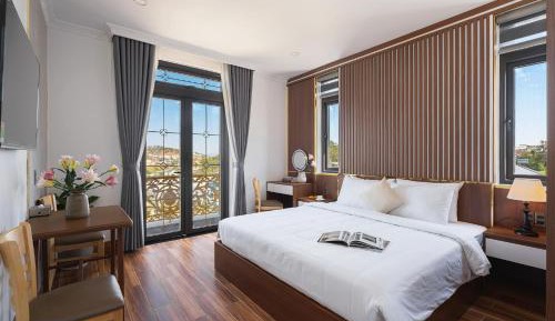 Deluxe Double Room with Balcony