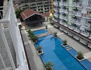 One-Bedroom Apartment with Pool View