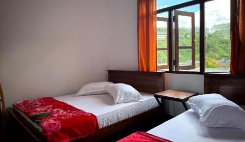 Double or Twin Room with Mountain View