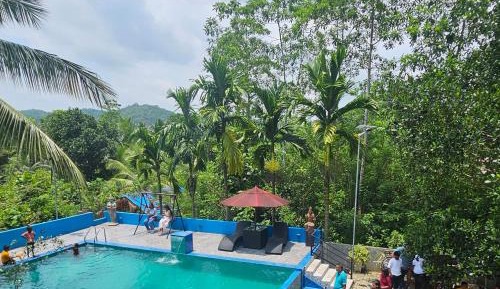 Family Room with Mountain View