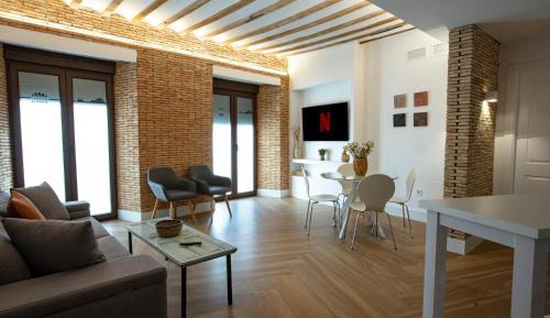 Three-Bedroom Deluxe Apartment