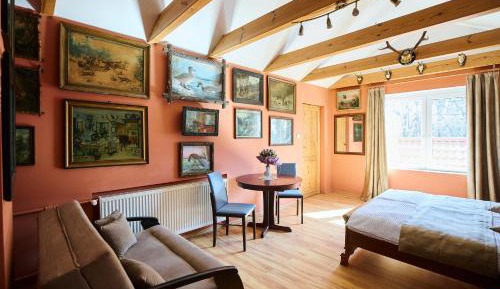 Deluxe One-Bedroom Apartment with City View