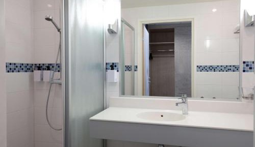 Family Room (2 Adults + 1 Child)