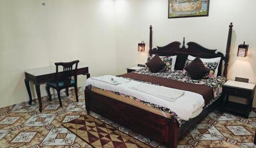 Deluxe Room (2 Adults + 1 Child)