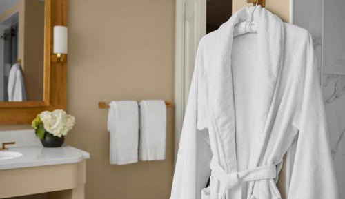 Superior King Room with Interior View and Roll-in Shower - Mobility and Hearing Accessible