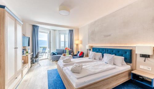 Superior Double Room with Lake View and Balcony