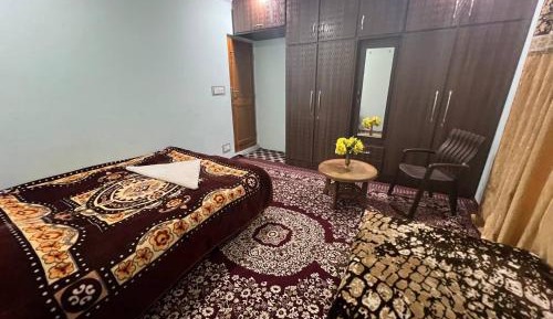 Deluxe Room (2 Adults + 1 Child)