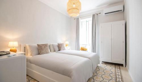 Two-Bedroom Deluxe Apartment with Balcony