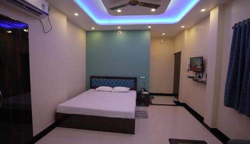 Deluxe Double Room (2 Adults + 1 Child)