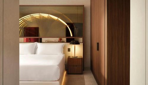 Deluxe Junior King Suite