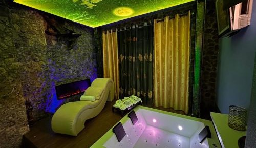 Two-Bedroom House (2-6 Adults)