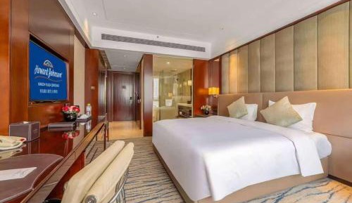 Superior Business Room with One King Bed - Non-Smoking