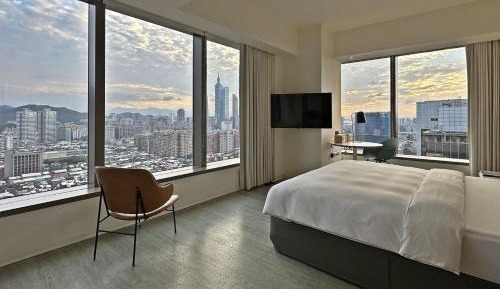 Corner King Room with 101 View - Hall-End